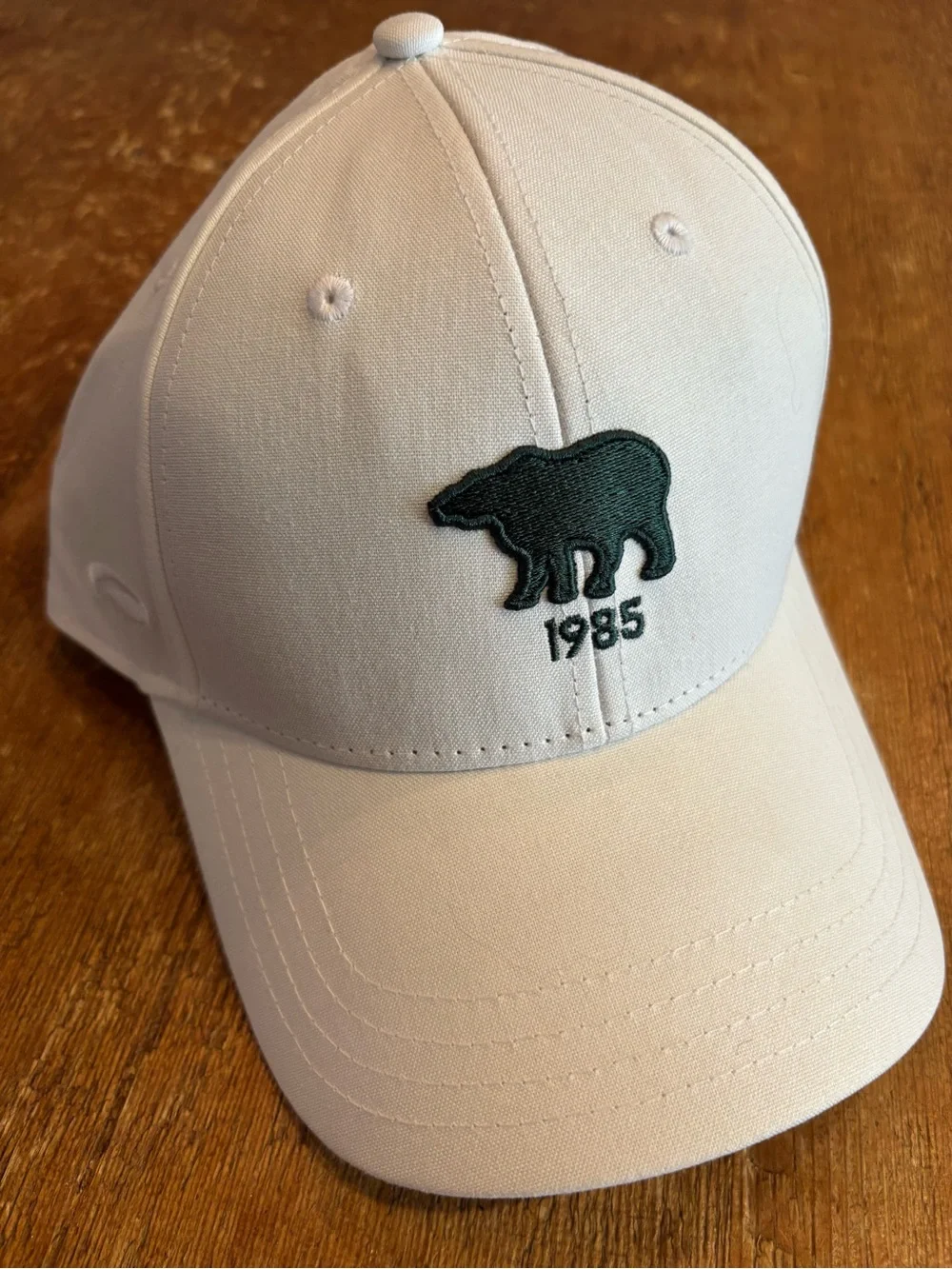 Men’s white golf hat with Grand Traverse Resort logo and year 1985 in dark green
